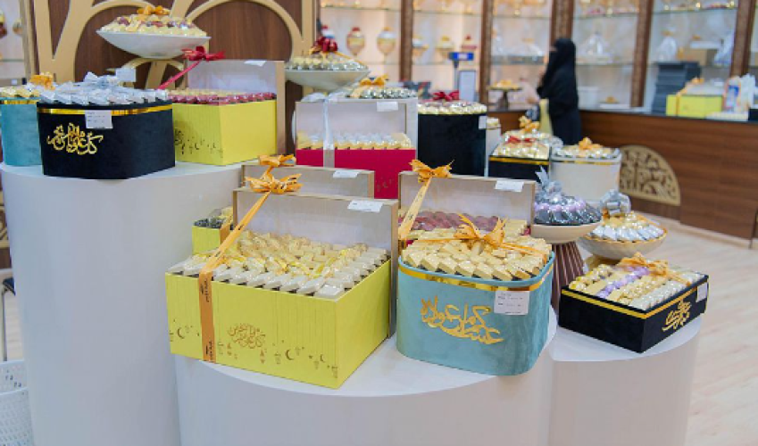 محال الحلويات والمكسرات في مدينة عرعر تشهد إقبالا كبيرا تزامنا مع استقبال عيد الفطر