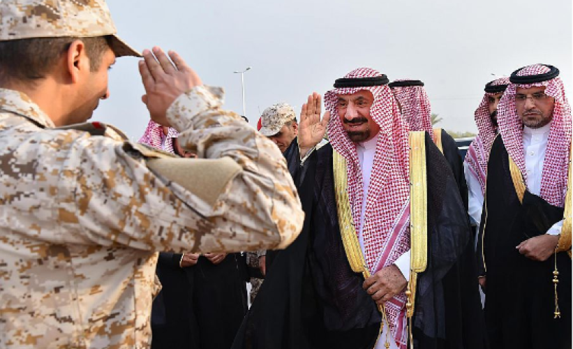 أمير نجران يشارك قادة القطاعات العسكرية بالمنطقة وجبة الإفطار بمقر قيادة القوة