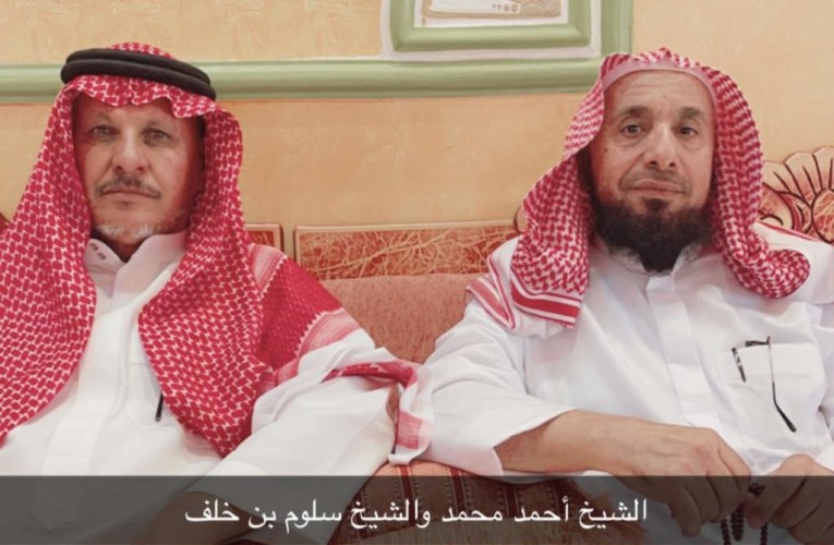 استقبل الجميع بالحفاوة وتقديم طقوس الضيافة .. رئيس مركز بدع بن خلف يستقبل الأهالي في منزله للإحتفال بعيد الفطر المبارك1444هــ