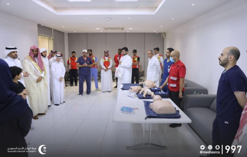 ضمن جهودها لخدمة بيوت الله ومرتاديها غُروس الخيرية توفر جهاز إنعاش القلب في مسجد معمور بالرياض