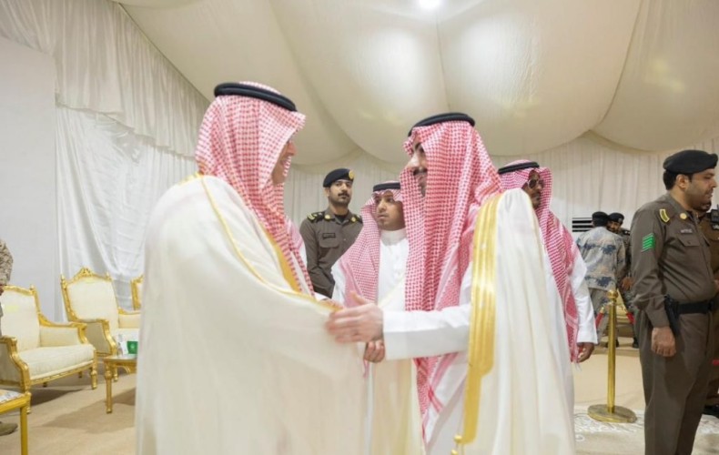 محافظ حفر الباطن يستقبل المهنئين بعيد الفطر المبارك في صالة الضيافة في المحافظه