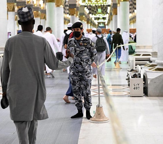 انسيابية حركة الحشود بالمسجد النبوي.. خطط وتكامل