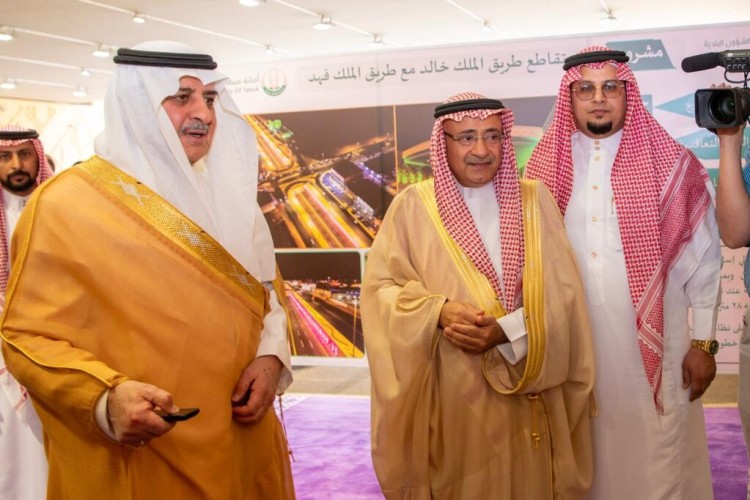 أمير تبوك كل مايعمل من مشروعات هو من اجل راحة المواطن والمواطنة