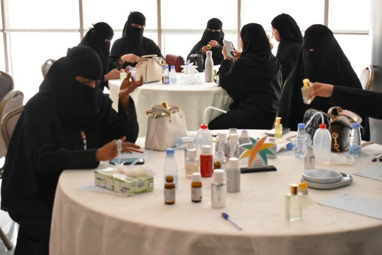 تمكين الضمان الاجتماعي بالشرقية يختتم دورة تدريبية حرفية مجانية  بعنوان اسرار صناعة العطور