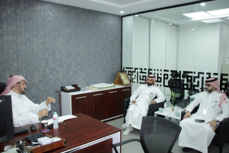 وفد من فرع الموارد البشرية بمنطقة مكة المكرمة يزور (بر جدة) ويستعرض البرامج التحفيزية لتوطين الوظائف