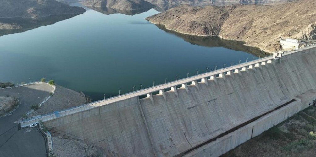 “بيئة عسير” تفتح بوابات سد الملك فهد ببيشة دعماً للمزارعين