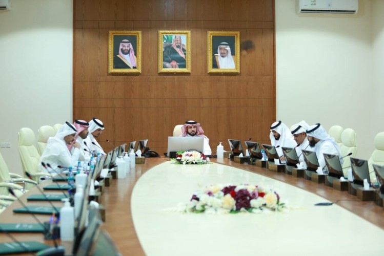 مدير التعليم بالمجمعة يترأس لجنة التوعية بأضرار المخدرات