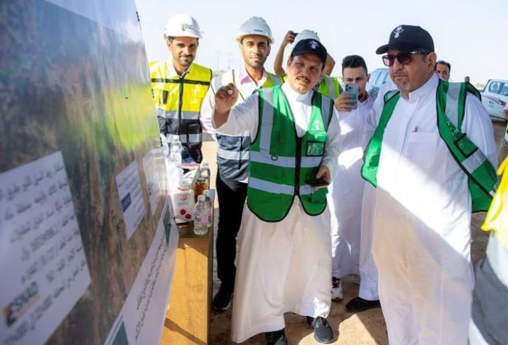 نائب وزير النقل لشؤون الطرق يتفقد عدداً من الطرق المؤدية للمشاعر المقدسة ويوجه بتكثيف الجهود استعداداً لاستقبال ضيوف الرحمن