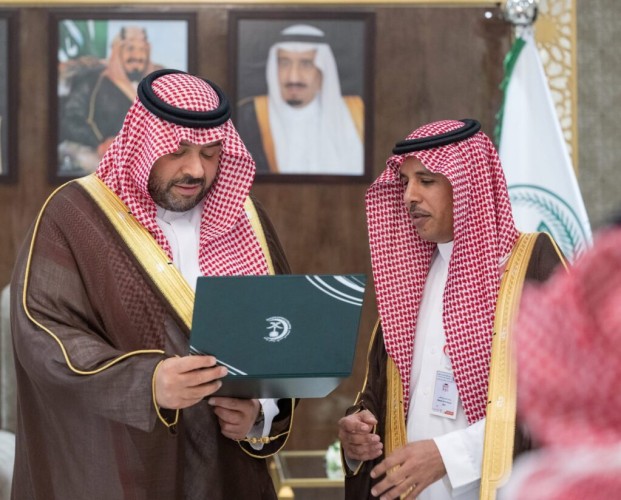 سمو أمير منطقة الحدود الشمالية يتسلّم تقريرًا عن أعمال فرع الهلال الأحمر بموسم العمرة واستقبال الحجاج العراقيين