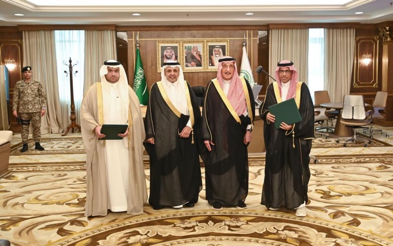 سمو الأمير محمد بن ناصر يرعى مراسم توقيع ” إنشاء وتشغيل النقل العام بالحافلات في حاضرة جازان ” بتكلفة 103 ملايين ريال