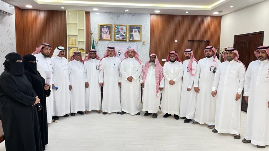 محافظ صامطة يسلم 9 وحدات سكنية للمستفيدين بجمعية البر الخيرية