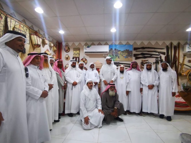 ملتقى المتقاعدين بمحافظة العيدابي يزور متحف تراثيات بلغازي