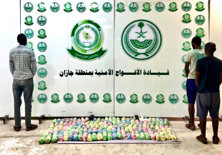 دوريات الأفواج الأمنية بمنطقة جازان تقبض على مخالفين لنظام أمن الحدود