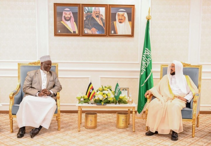 وزير الشؤون الإسلامية ومفتي جمهورية أوغندا يوقعان مذكرة تفاهم في مجال الشؤون الإسلامية بين البلدين الشقيقين بمحافظة جدة