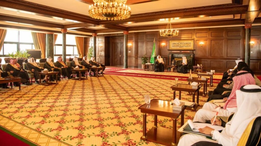 أمير تبوك يستقبل وفد أعضاء مجلس الشورى