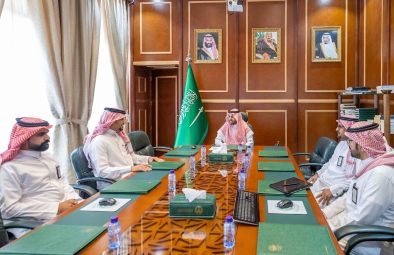 نائب أمير حائل يستقبل مدير عام الصحة بالمنطقة