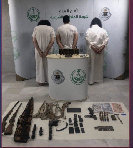 شرطة الأحساء تقبض على 3 أشخاص لترويجهم مادة الحشيش المخدر وأقراصًا