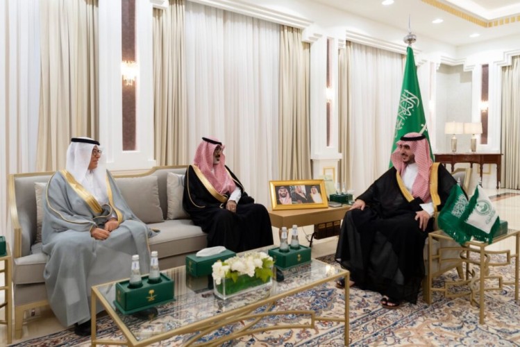 سمو أمير الجوف يستقبل مدير تلفزيون منطقة الجوف .. ويشدد على الاستفادة من الإمكانات التي وفرتها الإذاعة والتلفزيون