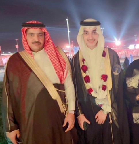 “ناصر الزبني” يحصل على شهادة البكالوريوس بتقدير ممتاز مع مرتبة الشرف الأولى