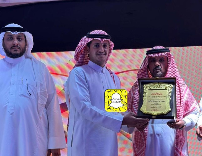 ثانوية “نبع المعرفة الأهلية” تكرم المعلم “صالح بن عبيدالله الرشيدي” بدرع تذكاري نظير جهوده المتميزة لعام 1444 هـ