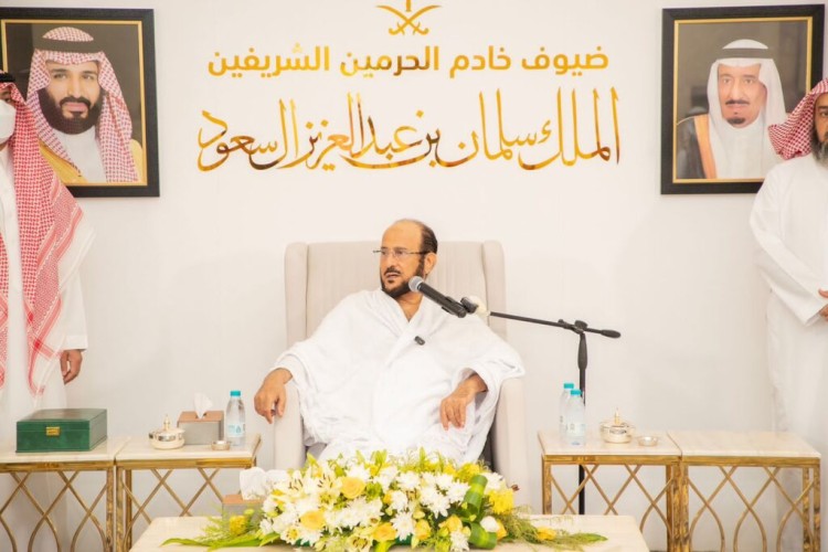 آل الشيخ: تمسكوا بالإسلام والصدق والإخلاص ونبذ التطرف