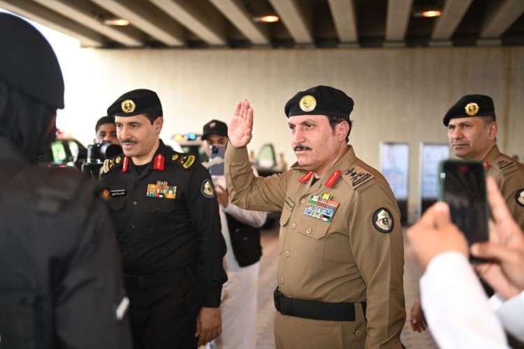 مدير الأمن العام يتفقد قوات أمن الحج الأمنية والجهات العسكرية المساندة المشاركة في الحج