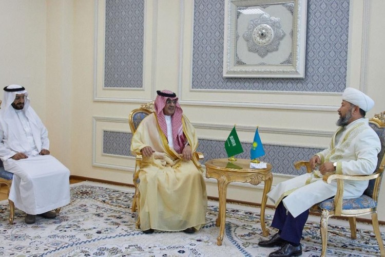 وزارة الشؤون الإسلامية تسلم (36.500) نسخة مــــــن المصحف الشريف هدية خادم الحرمين الشريفين لجمهورية كازاخستان