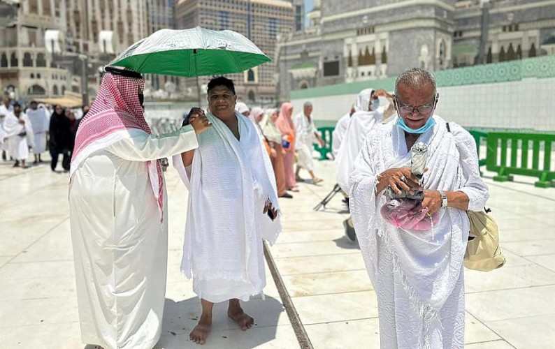 شؤون الحرمين تطلق مبادرة ” مظلة وقاية “