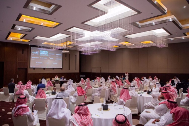 بحضور أكثر ١٠٠ خبير ومختص “الغطاء النباتي” يستعرض أمراض نبات الطلح طرق الوقاية منها في منطقة حائل