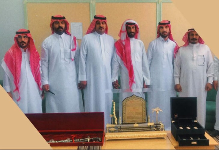 مدرسة متوسطة بن كثير تودع قائد مدرستها بعد ثلاثين عاما من العطاء