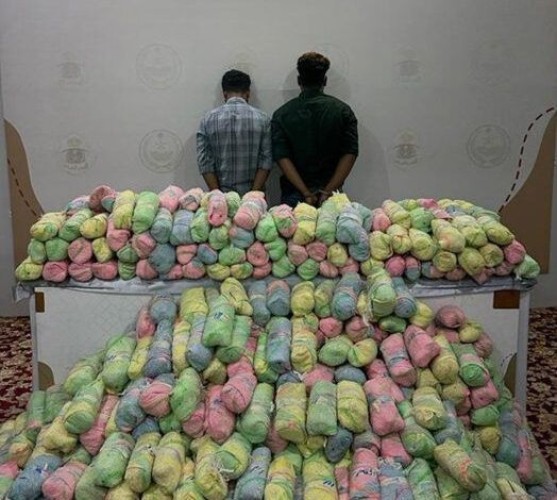 أخفوها بطريقة لم تخطر على البال .. الإطاحة بقيمين لترويجهما (156) كيلوجرامًا من نبات القات المخدر في جازان