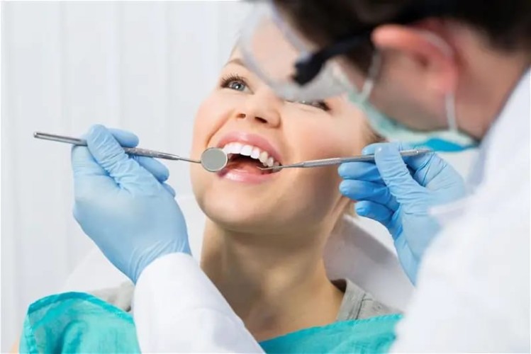وداعاً لتركيب الأطقم الصناعية.. ابتكار علاج يسمح للأسنان بالنمو من جديد مثل الأطفال