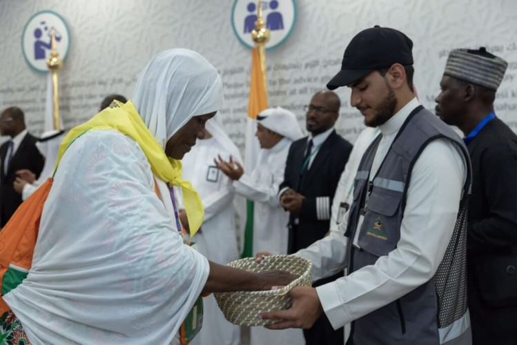 وصول أولى رحلات المستفيدين من مبادرة “طريق مكة” من كوت ديفوار إلى المدينة المنورة