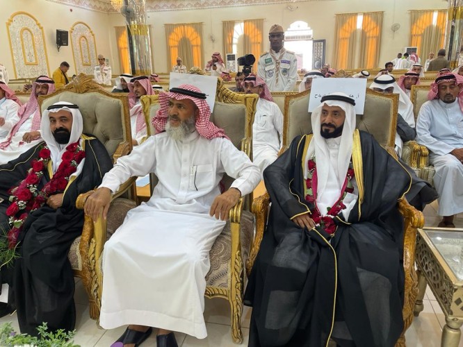 ابتدائية ابو هريرة  والزبير بن العوام تحتفي بمديرها الجندلي ومعلمها دريدح