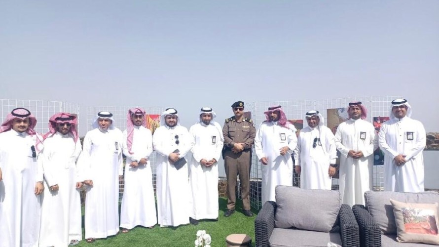 محافظ فيفاء يدشن المعرض التراثي ( فيفاء والفن ) للموهوبات الذي ينظمه مكتب التعليم بفيفاء