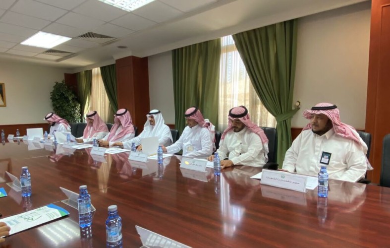 «دعم المستشفيات وإنشاء محطات صرف وتوسعة الطرق».. أبرز توصيات اجتماع المجلس المحلي لتطوير محافظة المجمعة