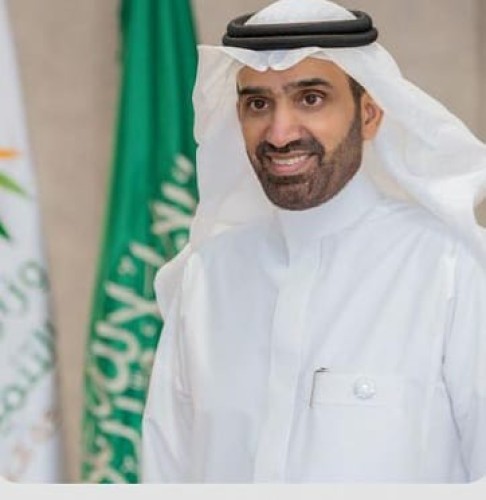 الموارد البشرية والتنمية الاجتماعية تعتمد توثيق عقود توطين التشغيل والصيانة في الجهات العامة إلكترونيًا