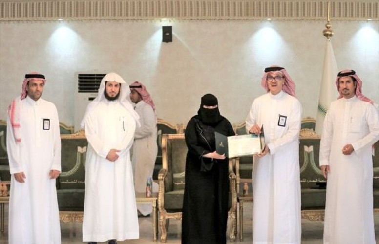 «من دام اجتهاده أتاه التوفيق».. جامعة الحدود الشمالية تكرم الطالبة «عبير سعود الشمري» نظير جهودها في خدمة الحجاج