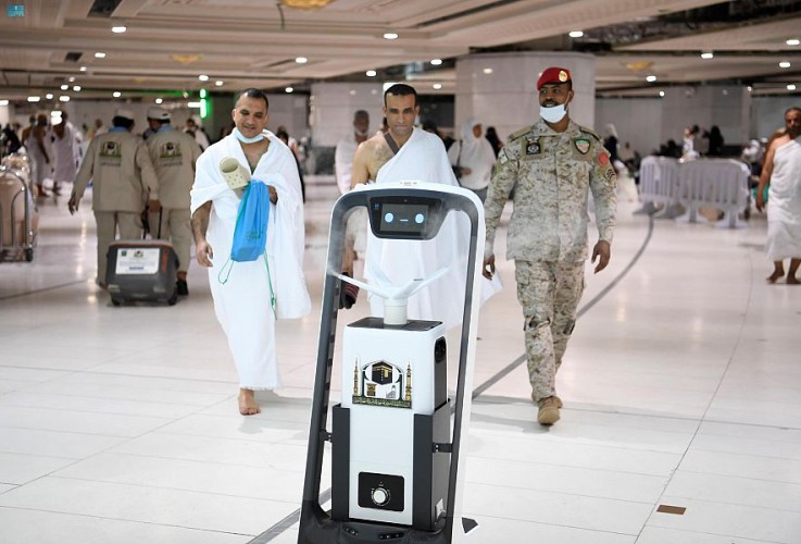 شؤون الحرمين تسخر الذكاء الاصطناعي لخدمة “إجابة السائلين” داخل المسجد الحرام