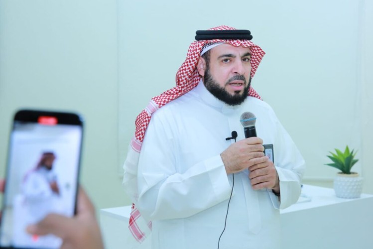 مدير تعليم المجمعة يُدشن برنامج المهارات الاحترافية للعلاقات العامة بمقر بيت الطالب