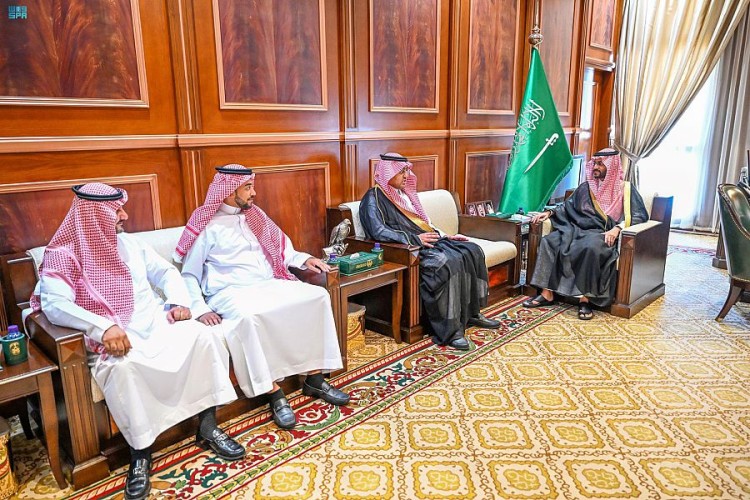 سمو نائب أمير منطقة حائل يستقبل مؤسسي جائزة ” تمرا ” وأمينها