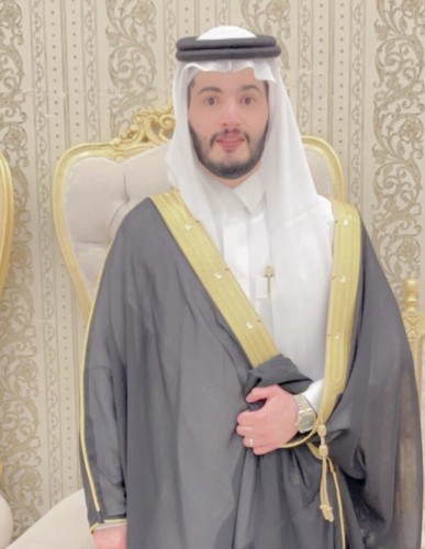 بحضور شيوخ وأعيان القبائل .. معرف قرية الحماد يحتفل بزواج نجله “عايش” في قصر كبيتال بحائل