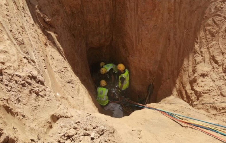 الدفاع المدني بمنطقة المدينة المنورة يباشر حادثة سقوط مقيم من الجنسية الهندية في بئر ارتوازية