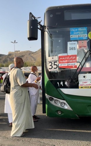 رواحل المشاعر تنقل عشرات آلاف الحجاج لأداء طواف الإفاضة