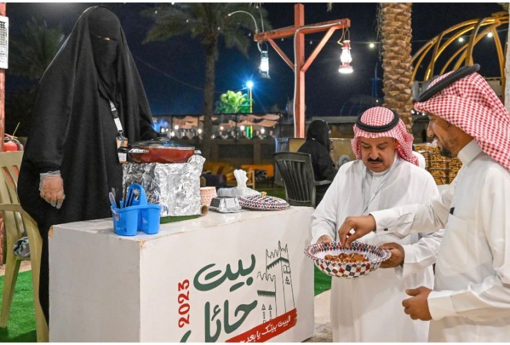 “الكليجا والمقشوش ” مأكولات حائلية تستهوي محبيها في فعاليات بيت حائل