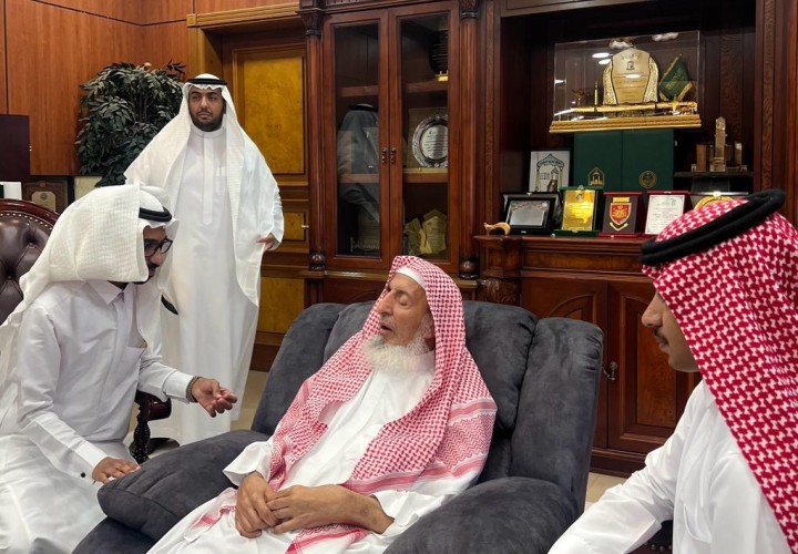 مفتي عام المملكة يستقبل وفد جمعية كسوة الكاسي بجازان