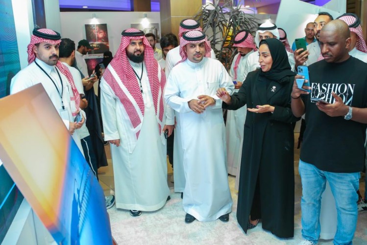 الخبر تكشف معالمها بمشاركة 45 مصور في معرض استكشف الخبر