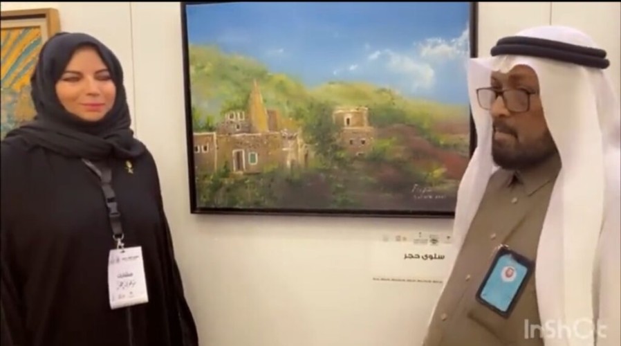 الفنانة التشكيلية “سلوى حجر” تعرض لوحتها التي تشارك بها في معرض ألوان عسير وتكشف لـ”الشمال” تفاصيلها