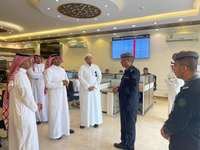 مدير مركز العمليات الأمنية الموحدة 911 يطّلع على مهام وأعمال مركز العمليات والطوارىء بتعليم مكّة
