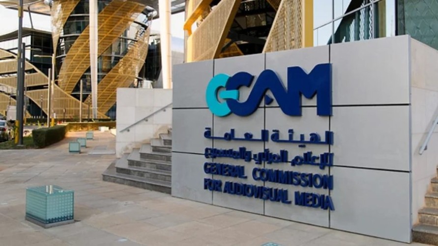 بعد مقاطع مخلة .. الإعلامي المرئي والمسموع تستدعي إحدى مستخدمات مواقع التواصل وإحالتها للنيابة العامة